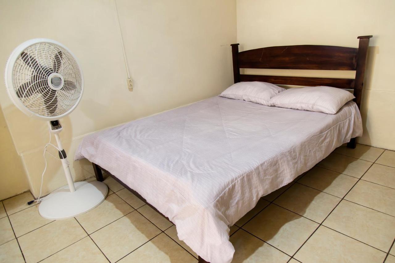 Апартаменты Laurel House San Antonio De Belen Экстерьер фото