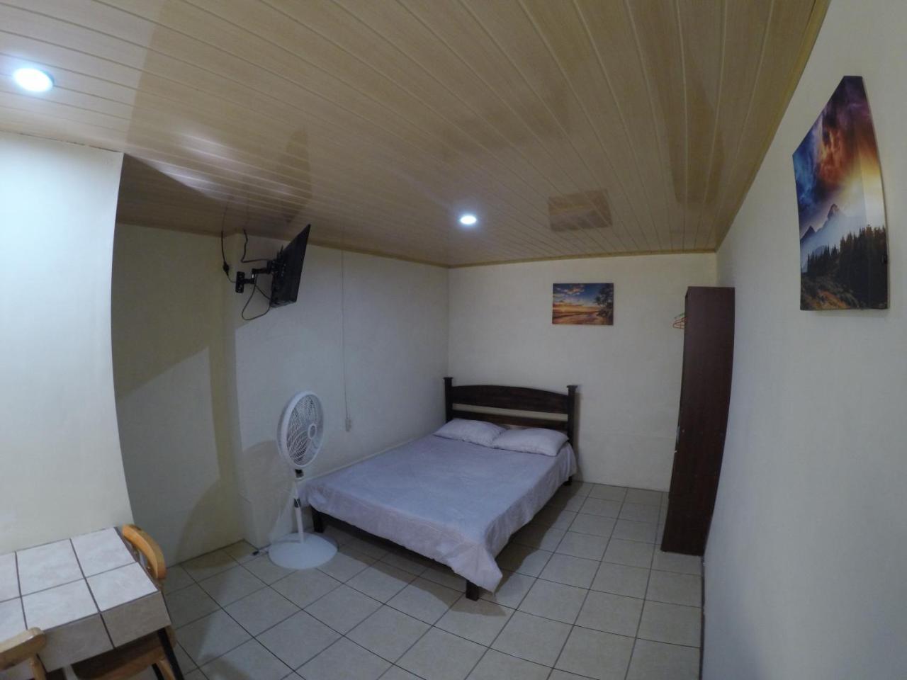 Апартаменты Laurel House San Antonio De Belen Экстерьер фото