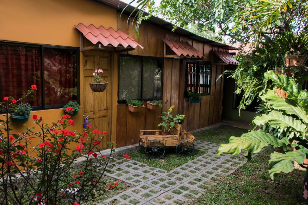 Апартаменты Laurel House San Antonio De Belen Экстерьер фото